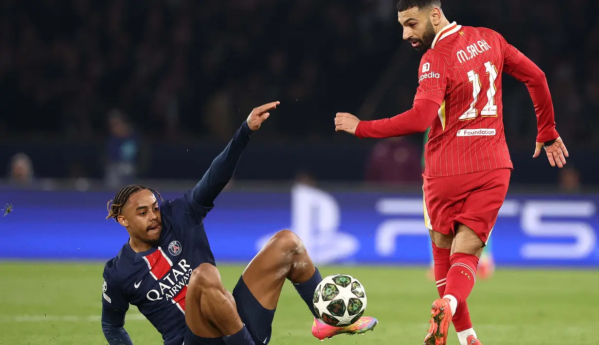Kemenangan atas PSG membuka peluang Liverpool lolos ke perempat final Liga Champions 2024/2025. Liverpool akan bertindak sebagai tuan rumah leg kedua 16 besar Liga Champions 2024/2025 yang akan berlangsung pekan depan. (FRANCK FIFE/AFP)