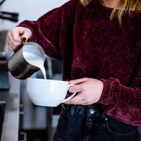 Ilustrasi Minum Susu Credit: pexels.com/Hamza