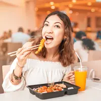 ilustrasi makan sushi/frantic00/Shutterstock