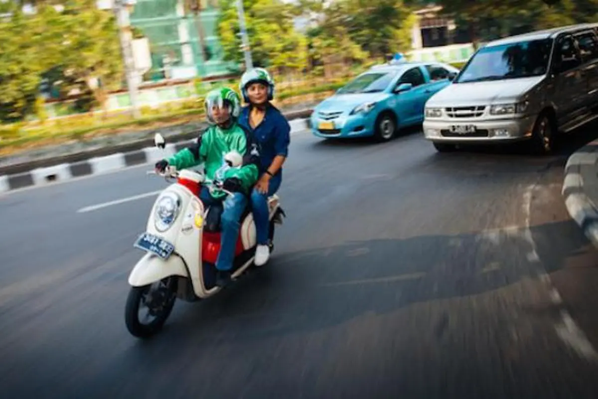 Bantu Warga Jakarta Evakuasi, Ojek Online Layanan Gratis