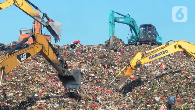 FOTO: TPA Cipayung Depok Overload