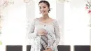 Marissa Jeffryna membagikan momen spesialnya kepada netizen di media sosial. Dalam akun Instagram pribadinya, wanita kelahiran 22 Februari 1987 ini terlihat memamerkan kehamilan pertamanya dengan sang suami. (Liputan6.com/IG/@marissajeffryna)