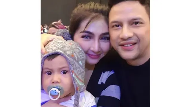 Jarang Terekspos, Ini 7 Momen Seru Lucky Perdana dengan Keluarga Kecilnya
