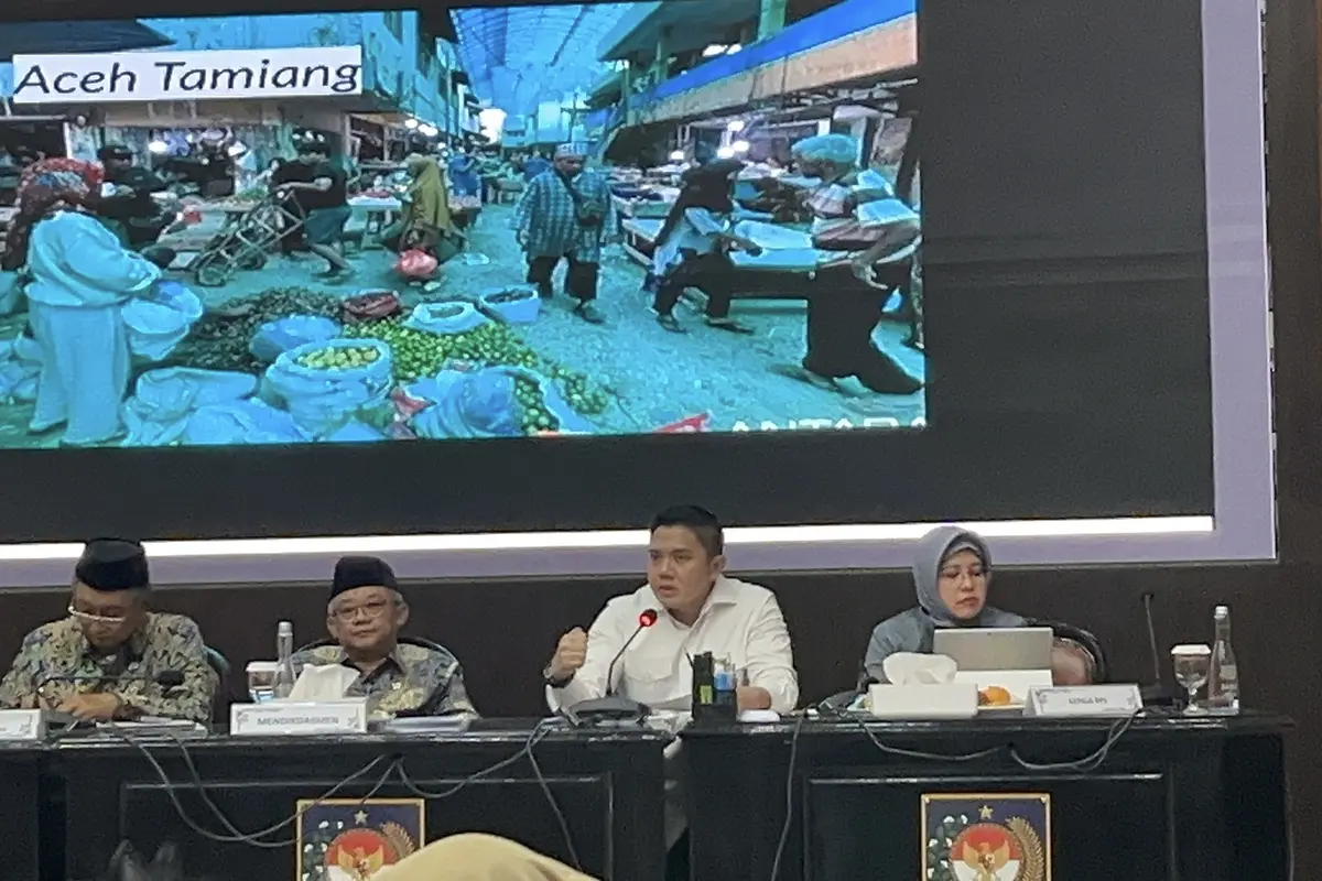 Sekretaris Kabinet (Seskab), Teddy Indra Wijaya di Gedung Kemendagri, Jakarta Pusat, Rabu (11/2/2026) (Liputan6.com/Winda Nelfira)