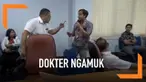 Akibat gajinya dipotong hingga 100 persen, dokter sebuah rumah sakit di Kendari protes dan mengamuk di kantor pajak.