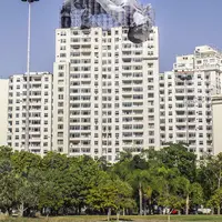 Seniman asal Perancis ini bikin sesuatu yang istimewa di atas gedung dalam rangka sambut Olimpiade 2016. (Via: boredpanda.com)