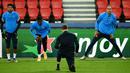 Para pemain RB Leipzig melakukan latihan jelang laga Liga Champions di Stadion Parc des Princes, Paris, Selasa (24/11/2020). RB Leipzig akan berhadapn dengan Paris Saint-Germain. (AFP/Frank Fife)