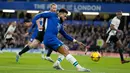 Pemain Chelsea Reece James melakukan tendangan saat melawan Fulham pada pertandingan sepak bola Liga Inggris di Stadion Stamford Bridge, London, Inggris, 3 Februari 2023. Chelsea ditahan imbang Fulham 0-0. (AP Photo/Kirsty Wigglesworth)