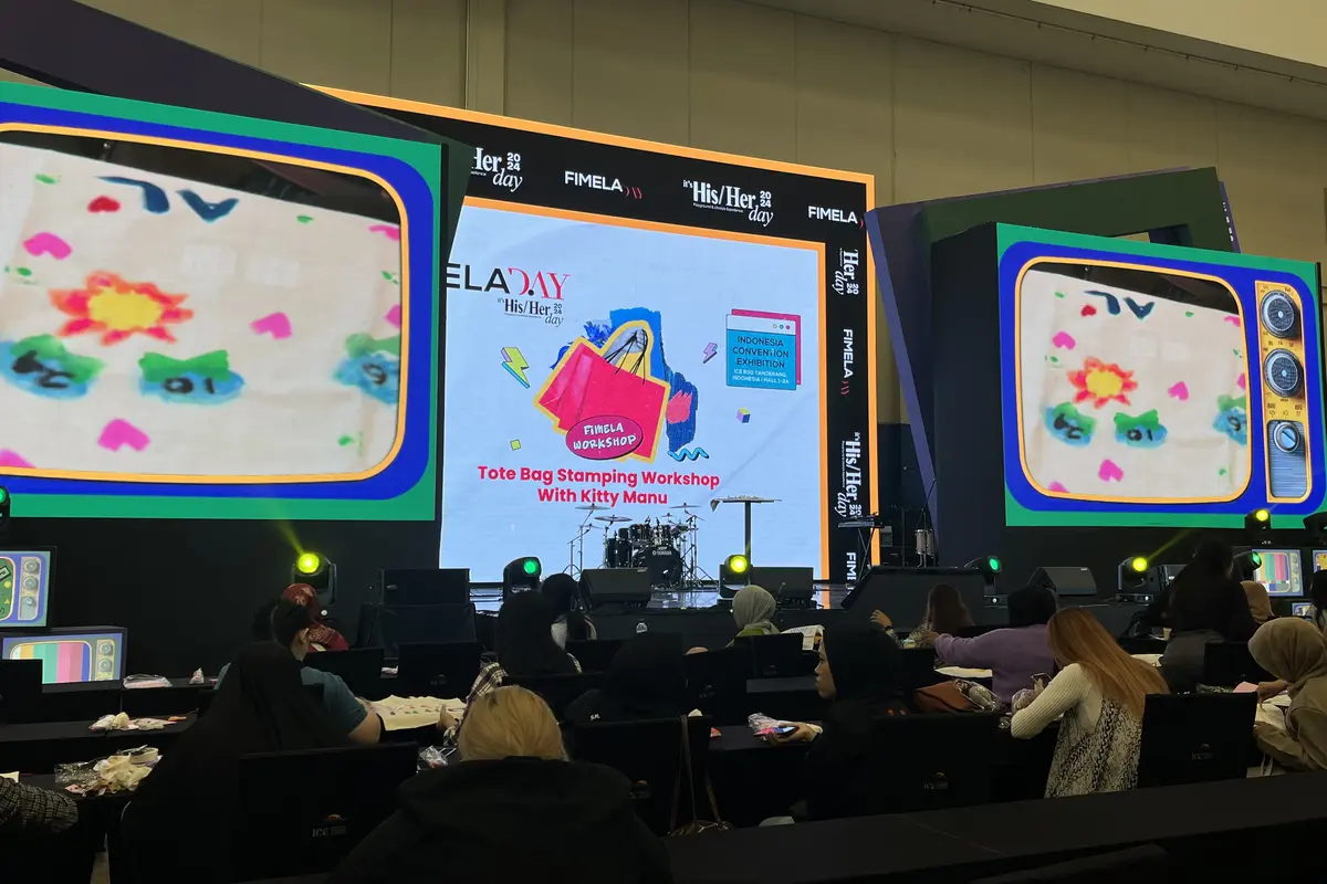 Setiap peserta workshop mendapatkan totebag putih sebagai media utama.