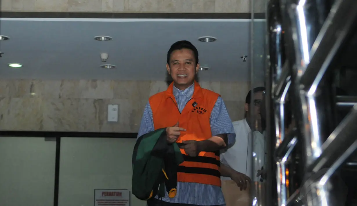 Bersama istrinya, Ade Swara menjadi tersangka dugaan pemerasan terkait pengurusan izin penerbitan surat pemanfaatan lahan (SPPL) di Karawang atas nama PT Tatar Kertabumi. (Liputan6.com/Herman Zakharia)