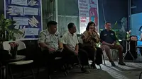 Jennifer Mawikere memaparkan program PKBI Sulut dalam pertemuan dengan media massa yang digelar pada, Senin (1/7/2024), di Kantor PKBI Sulut, Kecamatan Sario, Kota Manado.