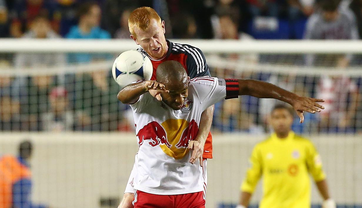 Richard Eckersley (atas) bek Manchester United pada periode 2005-2009. Memutuskan pensiun dan malah membuka toko ramah lingkungan di Devon, Inggris. (Jim McIsaac/Getty Images/AFP)