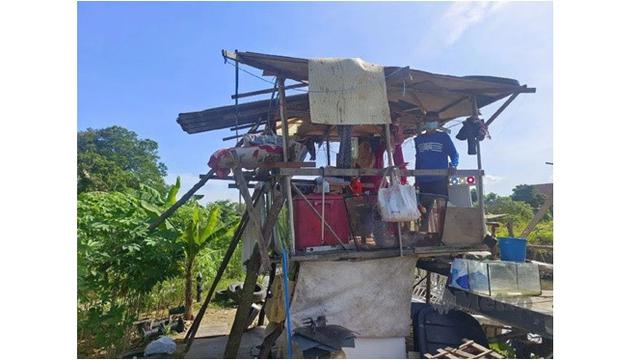 3 Tahun Tak Mampu Bayar Sewa, Pasangan Lansia Ini Bangun Gubuk dari Bahan Daur Ulang