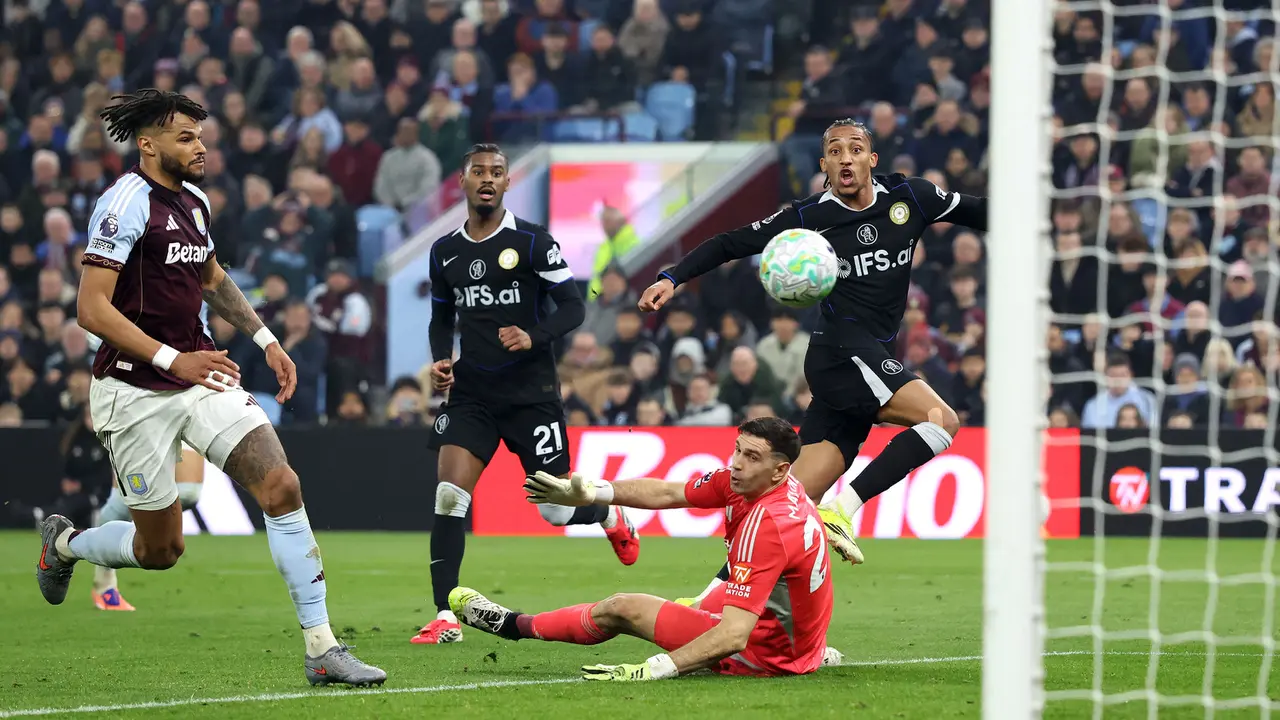 Foto: Joao Pedro Cetak Hattrick, Chelsea Hajar Aston Villa di Liga Inggris
