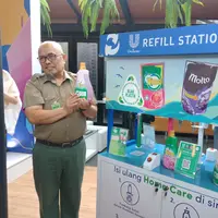 Belanja kebutuhan rumah tangga lebih ramah lingkungan dengan Refill Station (Foto: Vinsensia Dianawanti)