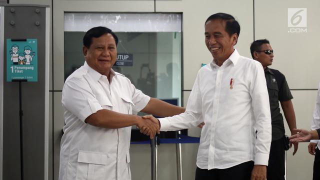 Keakraban Jokowi dan Prabowo Saat Bertemu di Stasiun MRT Lebak Bulus