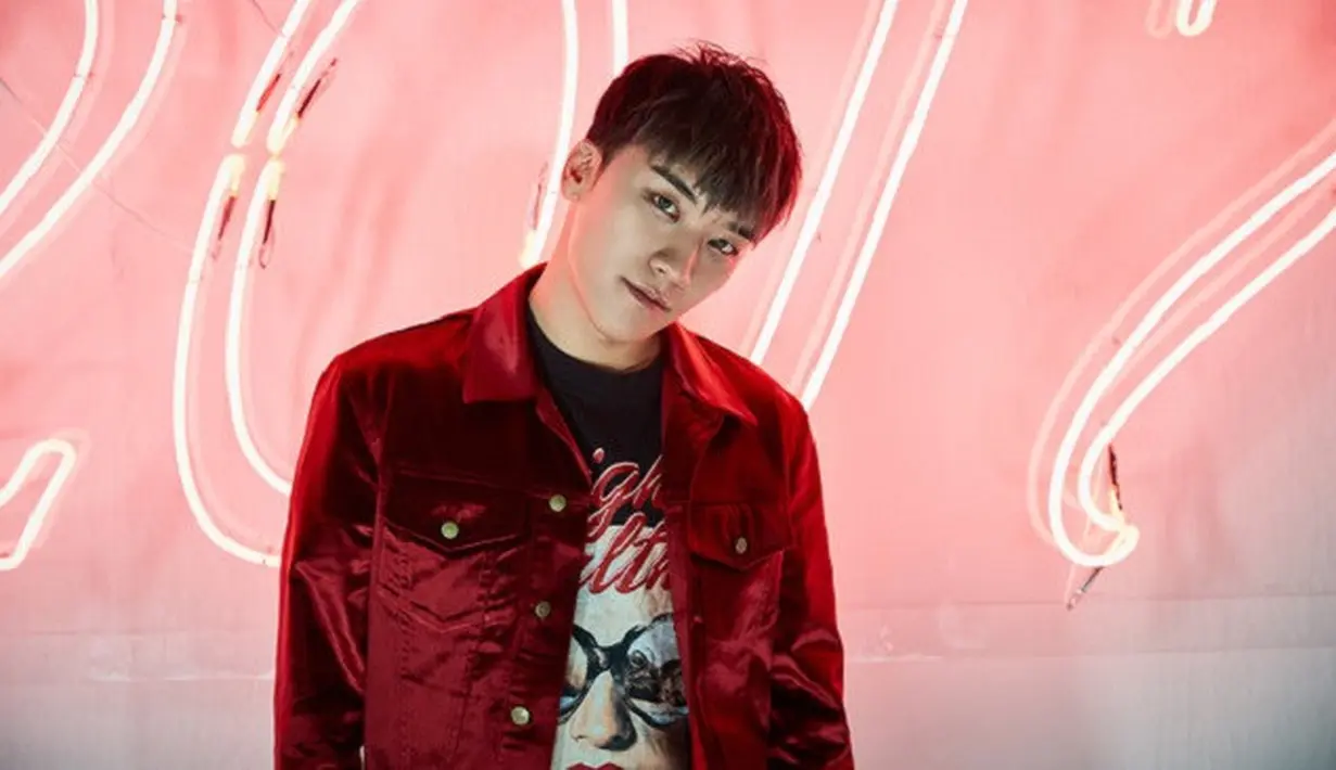 "Kalian tahu grupku sedang wajib militer khan? Saat ini aku bekerja keras untuk menggantikan mereka. Semua orang sedang mencariku karena G-Dragon tidak ada. Jadi aku sangat sibuk sekali," ujarnya sambil tertawa. (Foto: billboard.com)