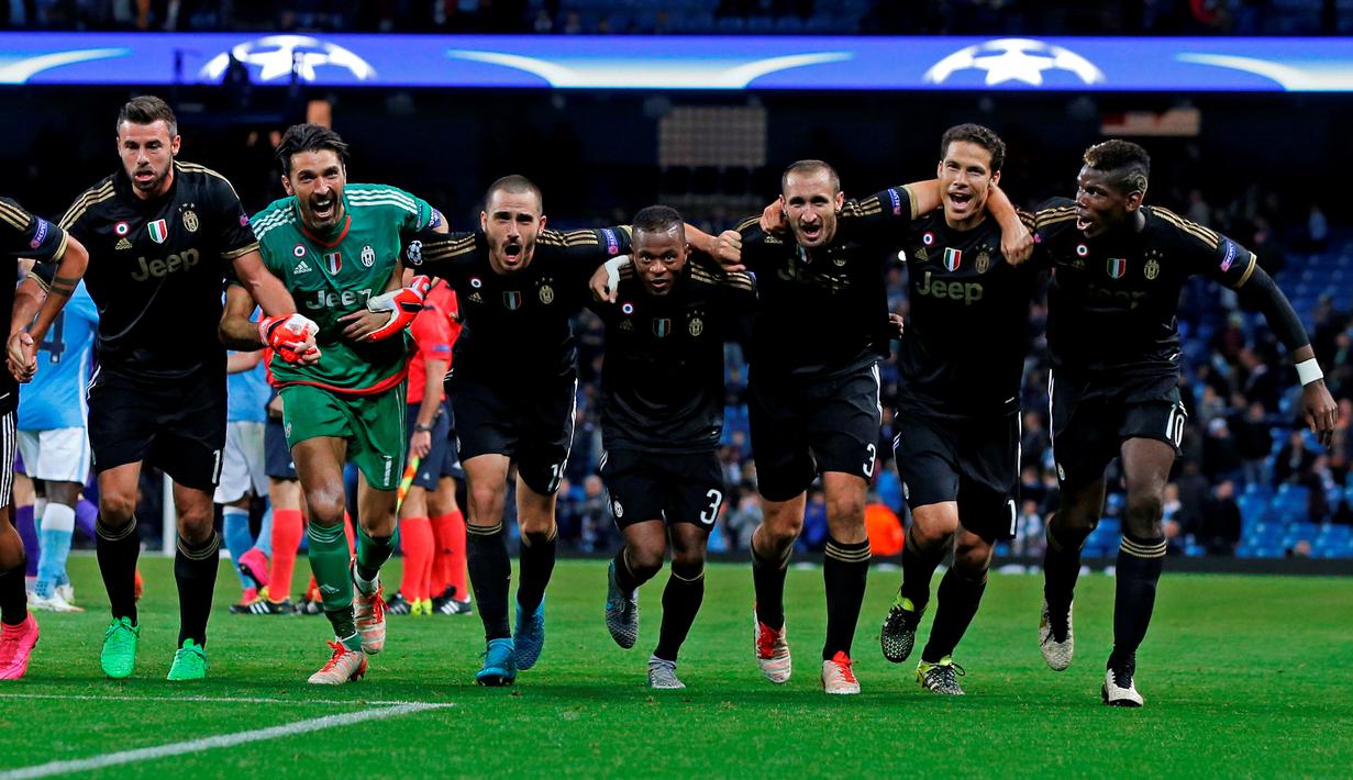 Pemain Juventus merayakan kemenangan 2-1 atas Manchester City di laga Grup D Liga Champions di Stadion Etihad, Manchester, Inggris, Rabu (16/9/2015) dini hari WIB. (Reuters/Phil Noble)