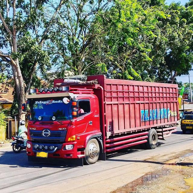 10 Potret Modifikasi Truk Hino yang Sukses Bikin Pangling di Jalan, Semuanya Gagah Banget!