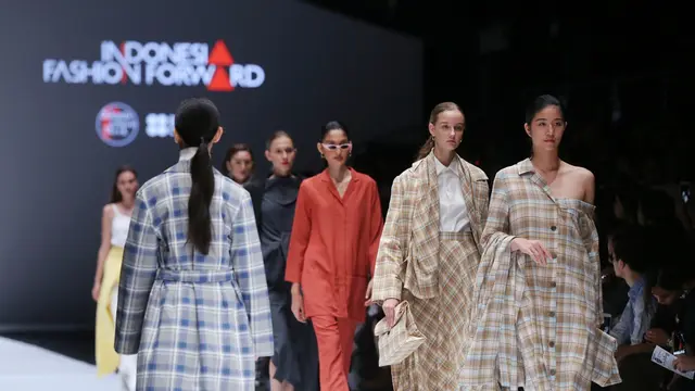 Koleksi khas musim panas meriahkan panggung Jakarta Fashion Week 2019