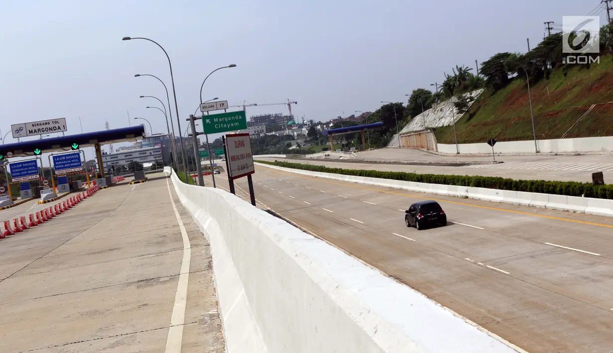 Pengendara melintasi ruas tol Cijago Seksi II, Depok, Jawa Barat, Selasa (4/6/2019). Untuk mendukung kelancaran arus mudik Lebaran di wilayah Jawa Barat, Kementerian PUPR membuka ruas tol Cijago Seksi II secara fungsional dari gerbang tol Cisalak hingga Kukusan I. (Liputan6.com/Helmi Fithriansyah)