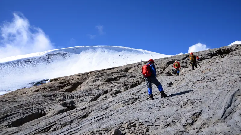 Gunung di Indonesia yang Menantang untuk Didaki