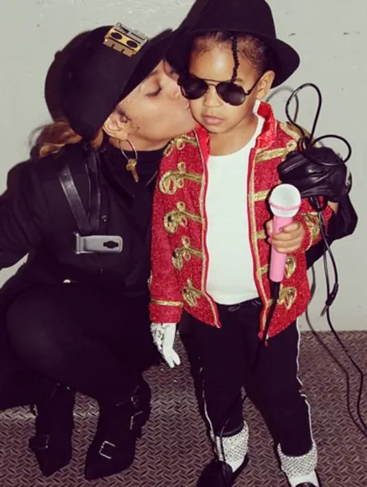 Blue Ivy Carter, putri sulung Beyonce kini mulai menunjukan sisi yang berbeda. Meskipun diusia balita, Blue Ivy sudah berpenampilan stylish seperti sang ibunda. (viainstagram@beyonce/Bintang.com)
