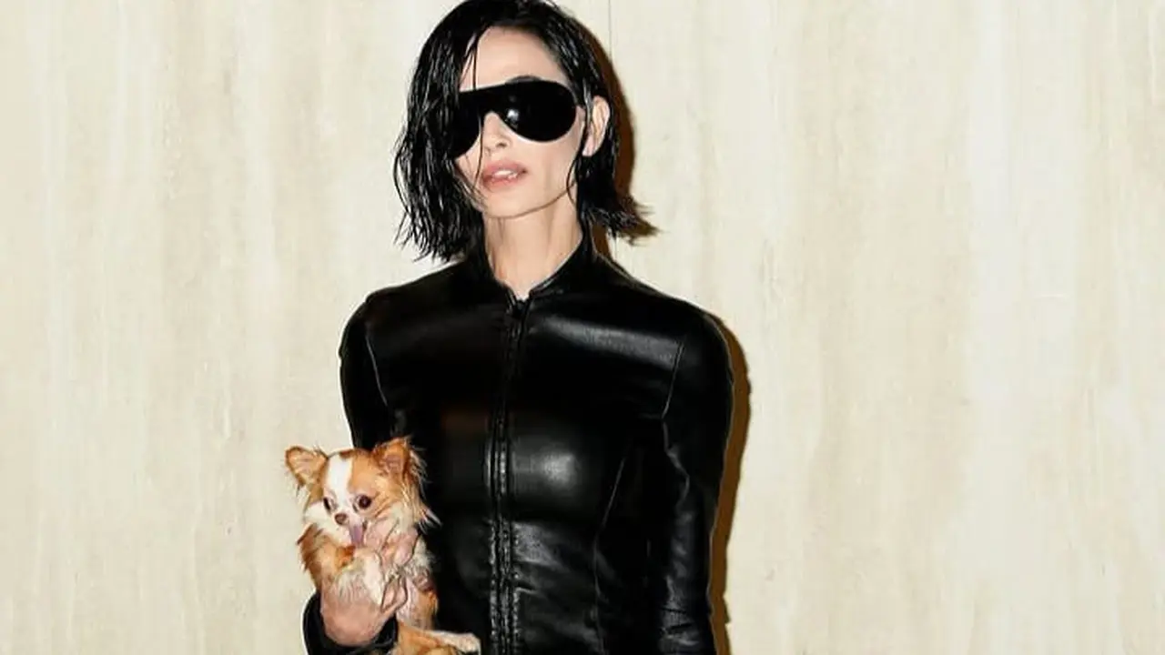 Demi Moore Tampil Beda di Milan Fashion Week 2026 dengan Gaya Rambut Bob Basah