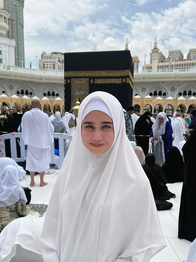 Punya Wajah Serupa, Tissa Biani dan Michelle Ziudith Tampil Bak Anak Kembar Saat Umroh Bareng