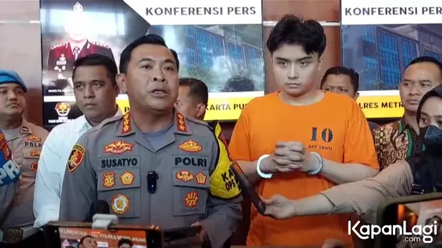 Leon Dozan baju tahanan