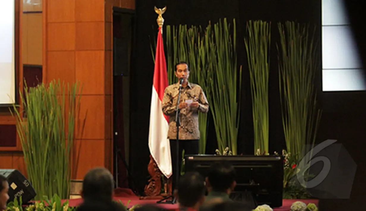 Presiden Joko Widodo membuka Rapat pimpinan (Rapim) TNI-Polri di Gedung Perguruan Tinggi Ilmu Kepolisian (PTIK)‎, Jakarta, Selasa (3/3/2015). Rapim TNI-Polri mengambil tema Sinergitas TNI-Polri Penggerak Revolusi Mental. (Liputan6.com/Faizal Fanani)