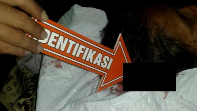 Polisi mengolah TKP kasus pembunuhan ibu mertua oleh menantu. (Foto: Liputan6.com/Polres Cilacap/Muhamad Ridlo)