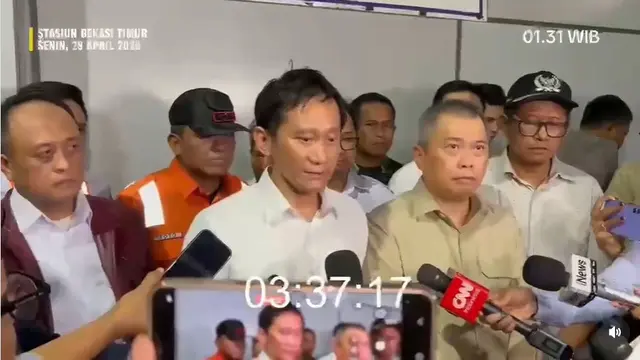 Menteri Perhubungan (Menhub) Dudy Purwagandhi dan Dirut KAI Bobby Rasyidin memberikan update lanjutan kecelakaan kereta di Stasiun Bekasi Timur.