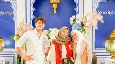 Baru-baru ini, sosok yang mengaku mantan tim kreatif Lesti buka suara. Ia menceritakan kronologi KDRT yang dialami Lesti. Menurutnya, kronologi itu berasal dari saksi mata di TKP. (instagram.com/novhi_thariend)