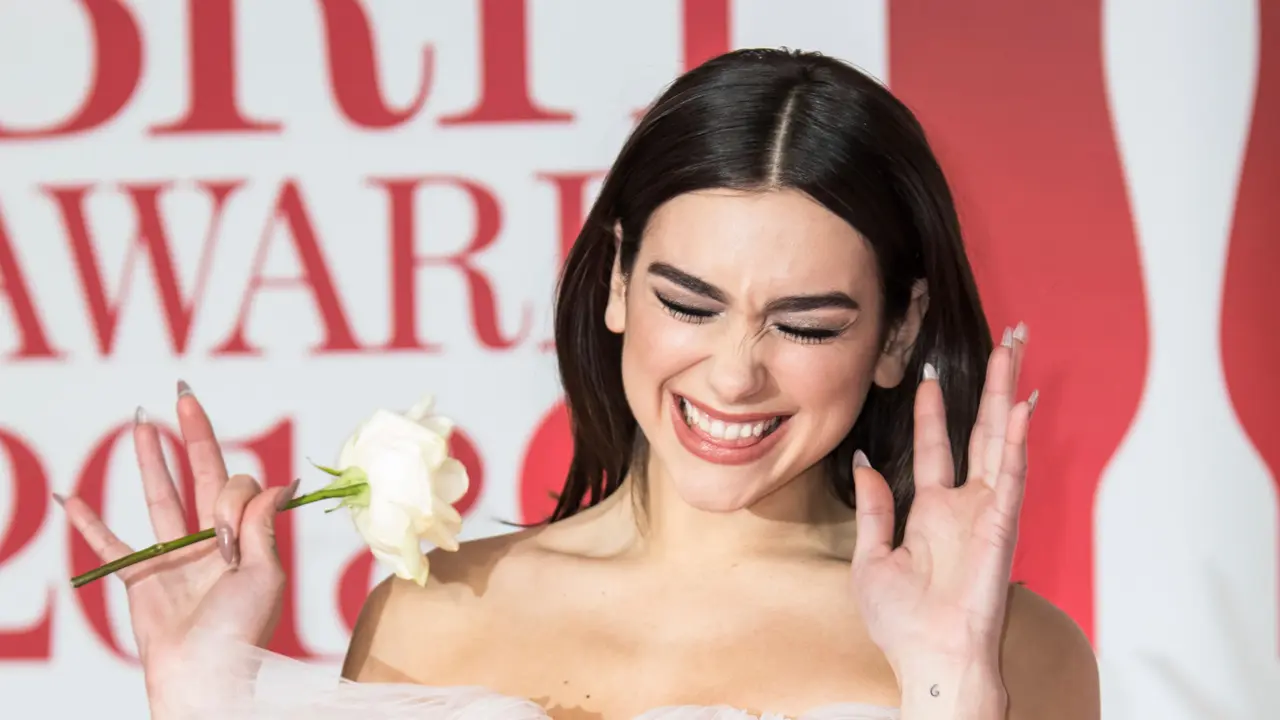 Dua Lipa di BRIT Awards