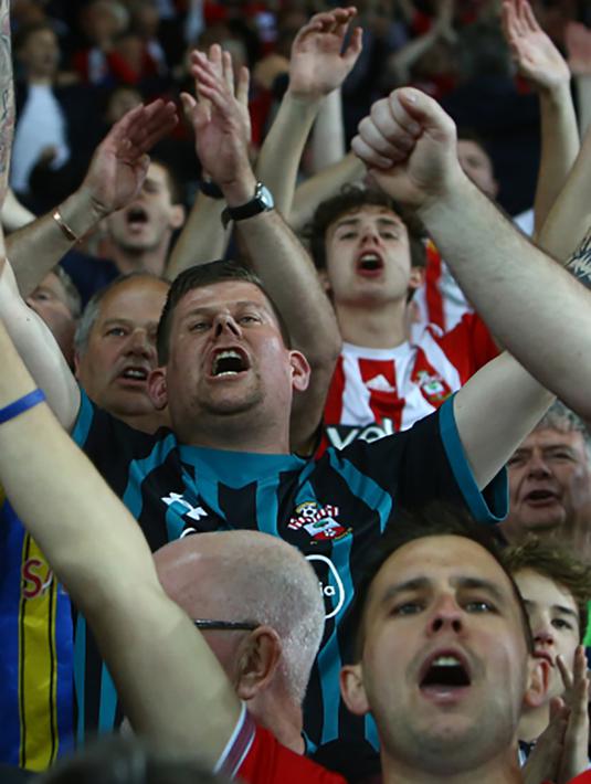 Namun demi mengimbangi neraca keuangan klub, lankah menjual pemain harus dilakukan. Liverpool merupakan pelanggan setia Southampton setiap musim transfer dimulai. (AFP/Geoff Caddick)