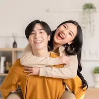 ilustrasi pasangan cinta/220 Selfmade studio/Shutterstock