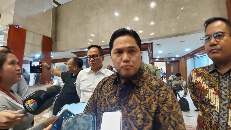 Menteri BUMN Erick Thohir di Kompleks Parlemen, Jakarta, Senin (2/9/2024). Erick tengah menyusun rencana dalam penyelesaian penyehatan PT Indofarma Tbk (INAF). (Arief/Liputan6.com)