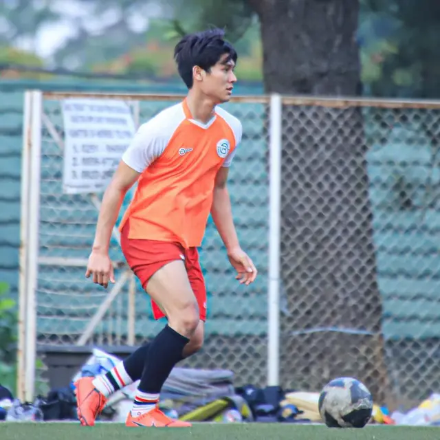 7 Pesona Rizky Billar Saat Main Bola yang Curi Perhatian