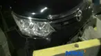 Kondisi mobil yang melintang di tengah lajur membuat bus Transjakarta yang hendak melintas terpaksa keluar jalur resminya.