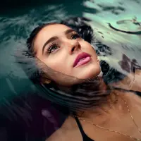 Tips makeup tahan air (foto: Pexels/John David)