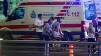 Bom meledak di Bandara Ataturk, Turki, puluhan orang dilaporkan tewas sementara sejumlah lainnya terluka (Telegraph)