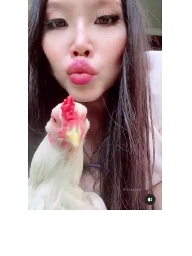 8 Potret Chef Vindy Lee dengan Ayam Peliharaannya, Dirawat Sepenuh Hati