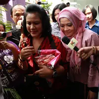 Iriana Jokowi Kunjungi Tuty Adib Untuk Fitting Baju (M. Akrom Sukarya/Bintang.com)