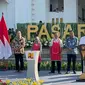 Presiden Jokowi meresmikan rehabilitasi Pasar Jongke, Solo pada Sabtu (27/7).(Liputan6.com/Fajar Abrori)