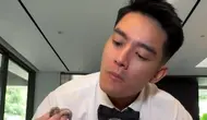 Boy William Cicipi Tembiluk, Kuliner Ekstrem dari Kalimantan yang Bikin Ketagihan