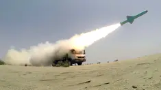 Rudal ditembakkan dari truk ke laut saat latihan militer Iran di sepanjang Teluk Oman, Kamis (18/6/2020). Angkatan Laut Iran sukses menguji coba rudal jelajah generasi baru buatan dalam negeri. (Iranian Army office/AFP)
