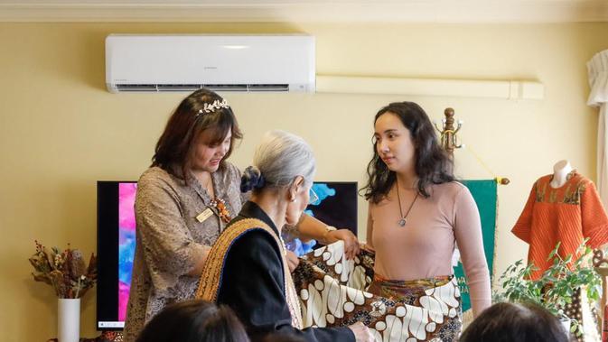 <p>The Beauty of Javanese Batik & Modern Indonesian Culinary yang digelar Dharma Wanita di Canberra. Dok: Kemlu RI</p>