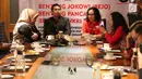 CEO PT Dinamika Utama Jaya Zainal Aziz dan Ketua Perkoin Jack Tumewan saat diskusi bisnis digital di Jakarta, Minggu (18/8/2019). Dalam diskusi tersebut membahas bisnis digital decacorn kedepan. (Liputan6.com/Angga Yuniar)