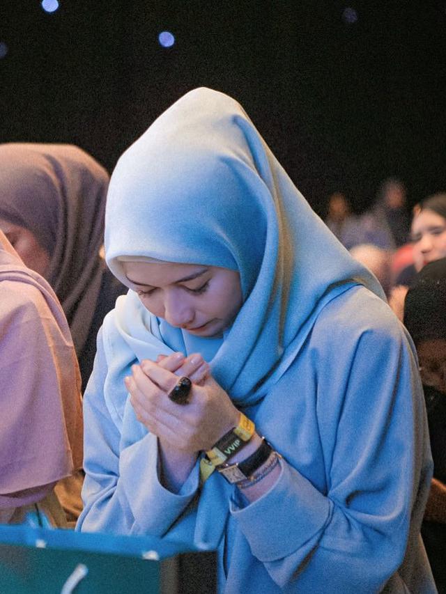 Potret Iris Wullur Ikut Kajian Bertajuk Titik Terendah. (instagram/iriswullur_)